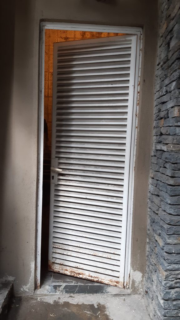 Galvanizli panjurlu kapı