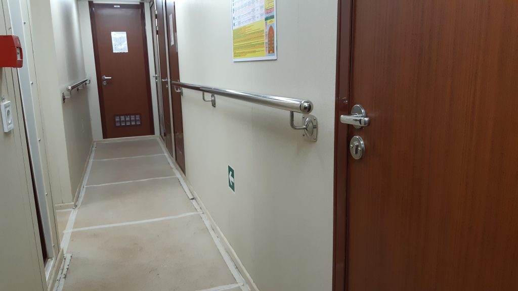 Paslanmaz koridor tutamağı