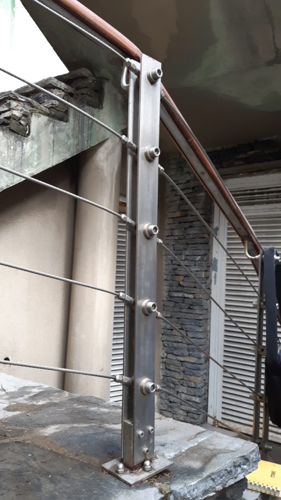 Paslanmaz merdiven korkuluğu