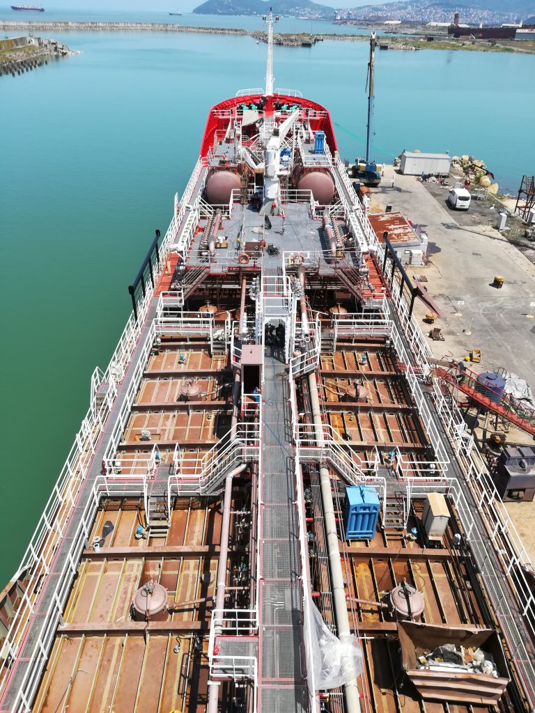 Tanker güverte yürüme yolu