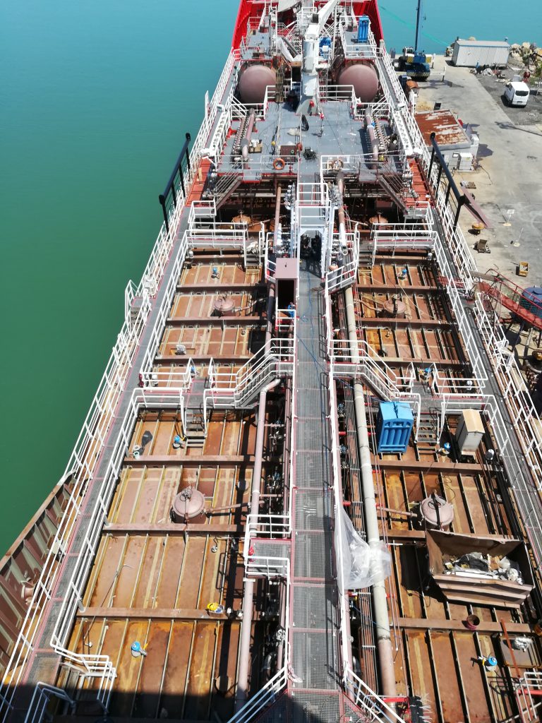 Tanker güvertesi